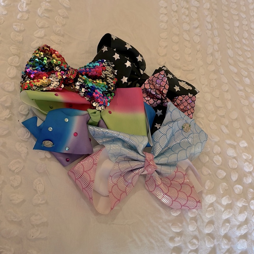 5 pack bows, 3 Jojo Siwa, 2 random.
